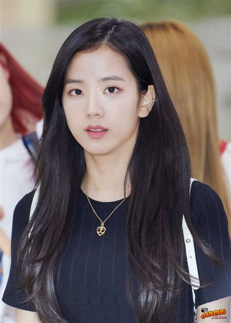 jisoo without makeup.